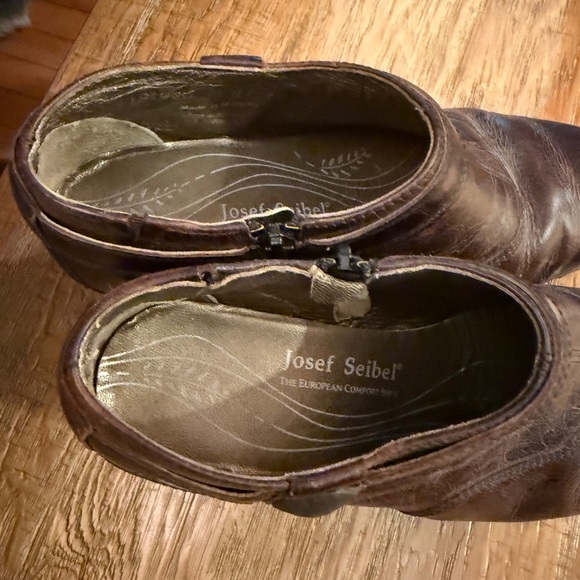 Josef Seibel Brown Heeled Bootie with Vintage Charm The European Comfort Shoe! - Picture 2 of 5